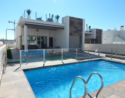 Detached Villa With Private Pool, 12 minute walk to Villamartin Plaza : 2222