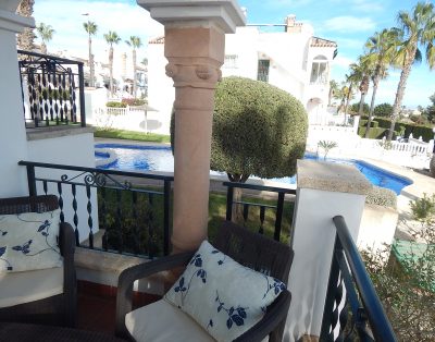 Great for golfers and families, 6 minute walk to Villamartin Plaza : 2212