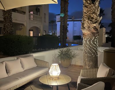 Great for golfers and families, 3 minutes to Villamartin Plaza, overlooking communal pool : 2213