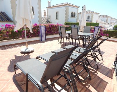 Great for families and golfers, 3 minute walk to Villamartin Plaza : 2200