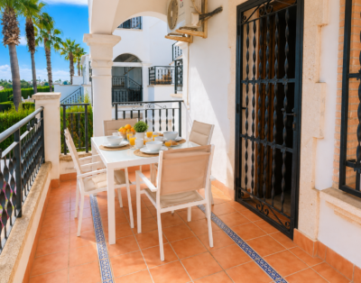 Great for golfers & families, 5 minute walk Villamartin Plaza : 2206