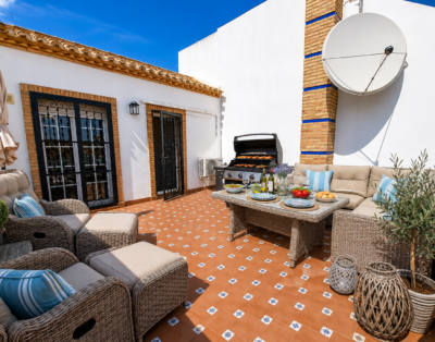 Great for families and golfers, 4 minute walk to Villamartin Plaza – 2245