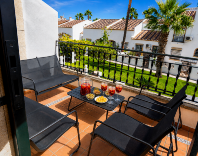 Great for golfers and families, 3 minute walk to Villamartin Plaza : 2201