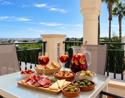 Great for golfers & families, 5 minute walk Villamartin Plaza : 2206