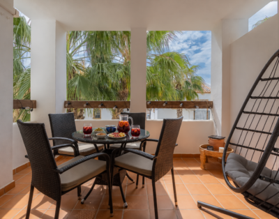 Great for golfers and families, 3 minute walk from Villamartin Plaza : 2232