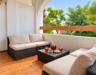 Great for Golfers and Families 1 minute from Villamartin Plaza Ref: 2216